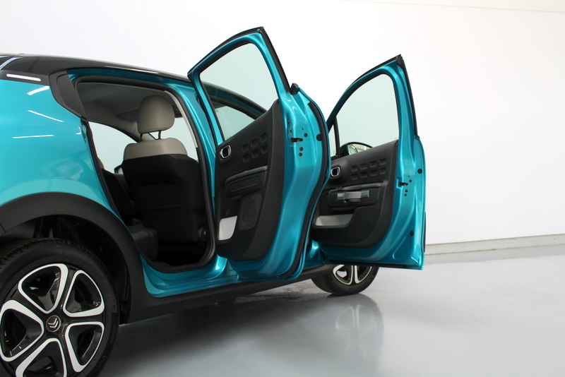 Citroën C3 Citroën C3 1.2 PureTech Shine Business 83PK, RIJKLAAR | CARPLAY | CRUISE CONTROLE | STOELVERWARMING