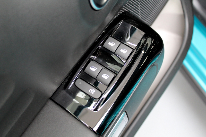 Citroën C3 Citroën C3 1.2 PureTech Shine Business 83PK, RIJKLAAR | CARPLAY | CRUISE CONTROLE | STOELVERWARMING