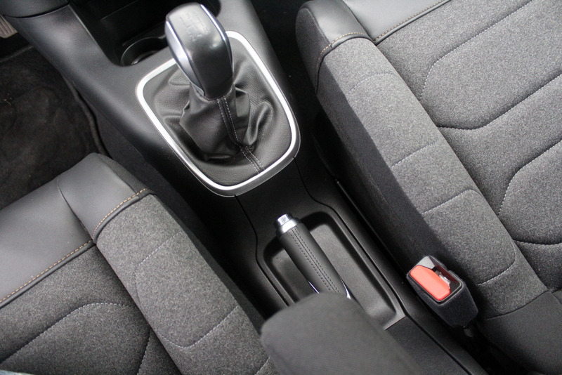 Citroën C3 Citroën C3 1.2 PureTech Shine Business 83PK, RIJKLAAR | CARPLAY | CRUISE CONTROLE | STOELVERWARMING