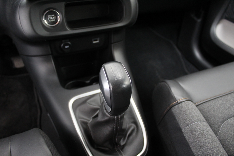 Citroën C3 Citroën C3 1.2 PureTech Shine Business 83PK, RIJKLAAR | CARPLAY | CRUISE CONTROLE | STOELVERWARMING