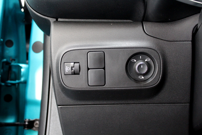 Citroën C3 Citroën C3 1.2 PureTech Shine Business 83PK, RIJKLAAR | CARPLAY | CRUISE CONTROLE | STOELVERWARMING