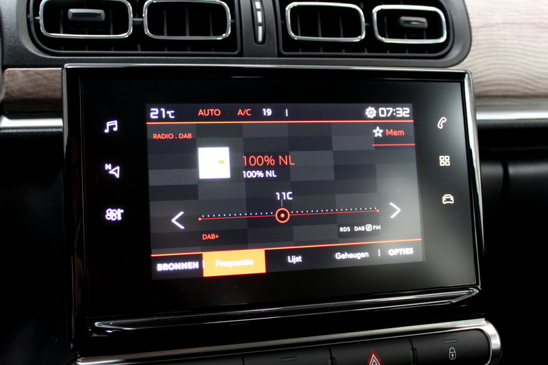 Citroën C3 Citroën C3 1.2 PureTech Shine Business 83PK, RIJKLAAR | CARPLAY | CRUISE CONTROLE | STOELVERWARMING