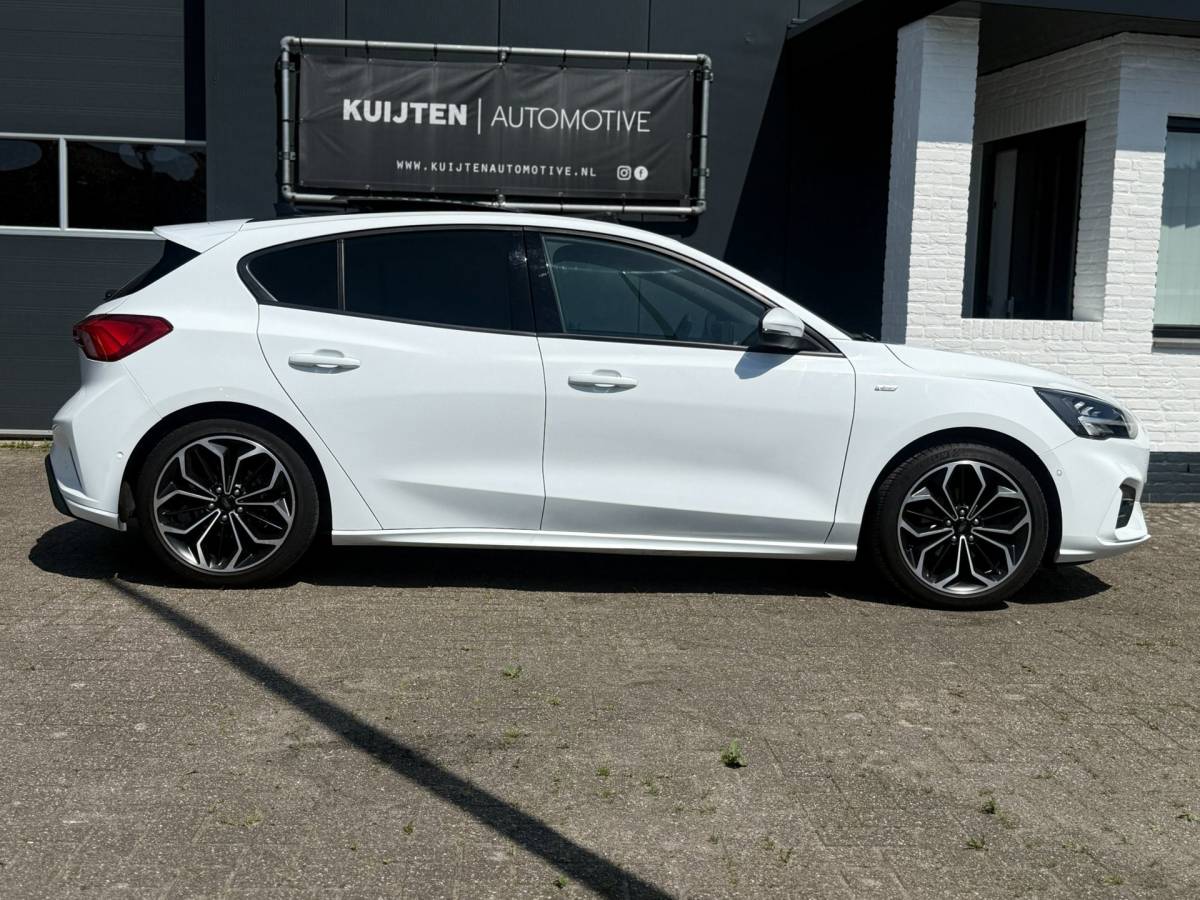 Ford Focus Ford Focus 1.0 EcoBoost ST Line X / Automaat / Pano / LED / HUD!