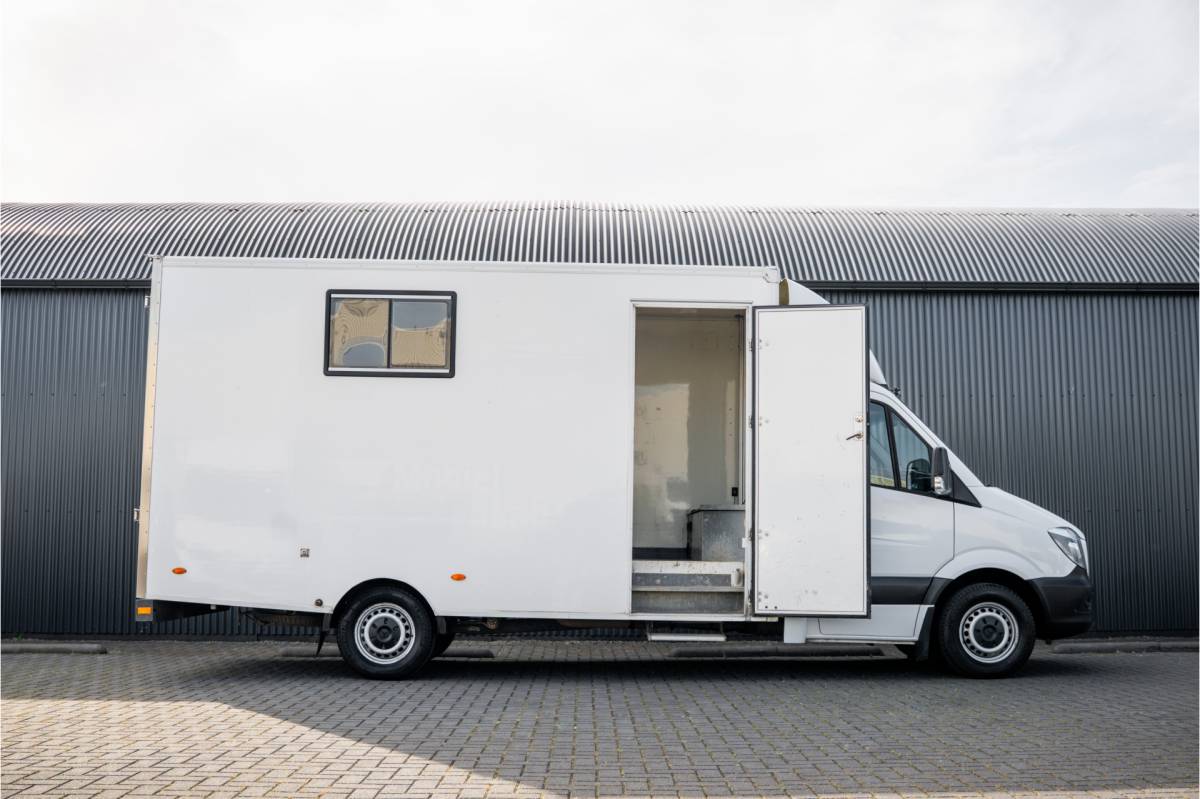 Mercedes-Benz Sprinter Mercedes-Benz Sprinter 519 CDI 3.0 V6 | 190 PK | Euro 6 | Automaat | LED | Cruise | Airco | 3-Zits