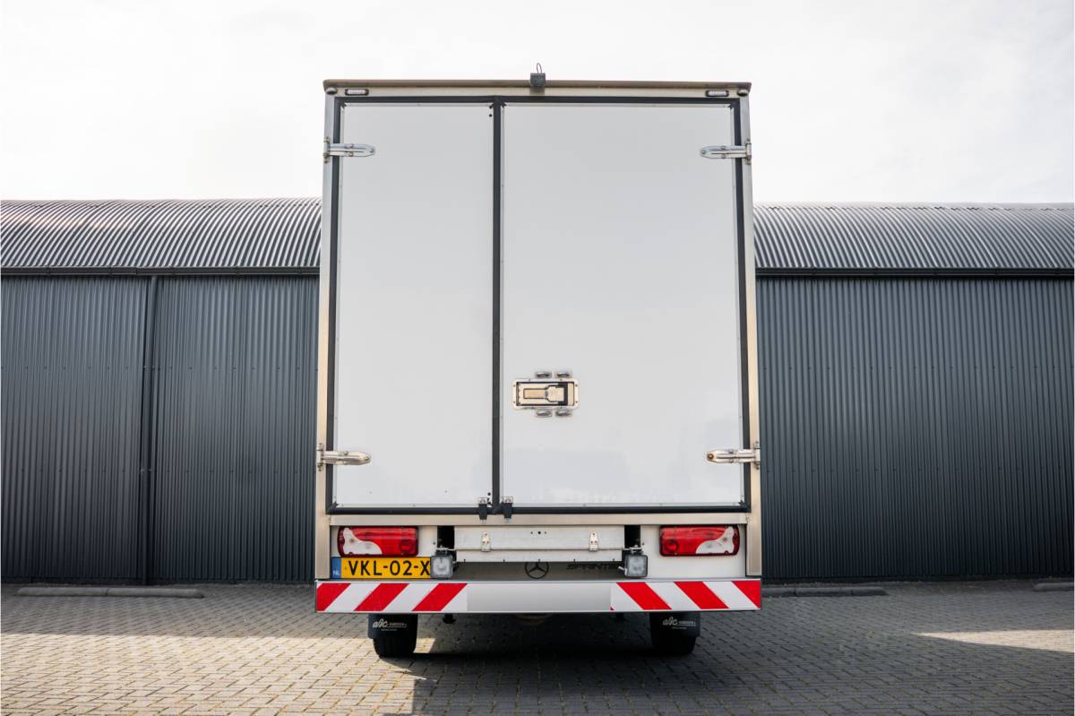 Mercedes-Benz Sprinter Mercedes-Benz Sprinter 519 CDI 3.0 V6 | 190 PK | Euro 6 | Automaat | LED | Cruise | Airco | 3-Zits