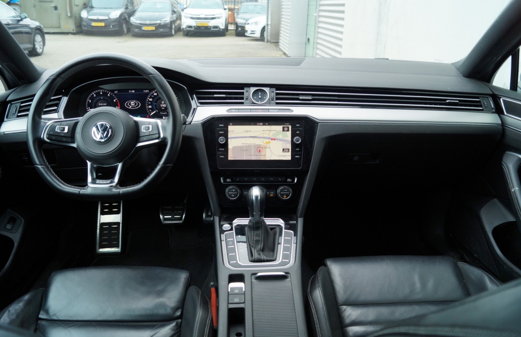 Volkswagen Passat Volkswagen Passat Variant 1.4 TSI DSG R-line Highline Business -NAVI-DIGI-XENON-