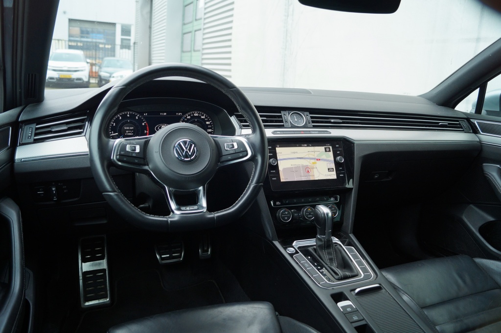 Volkswagen Passat Volkswagen Passat Variant 1.4 TSI DSG R-line Highline Business -NAVI-DIGI-XENON-