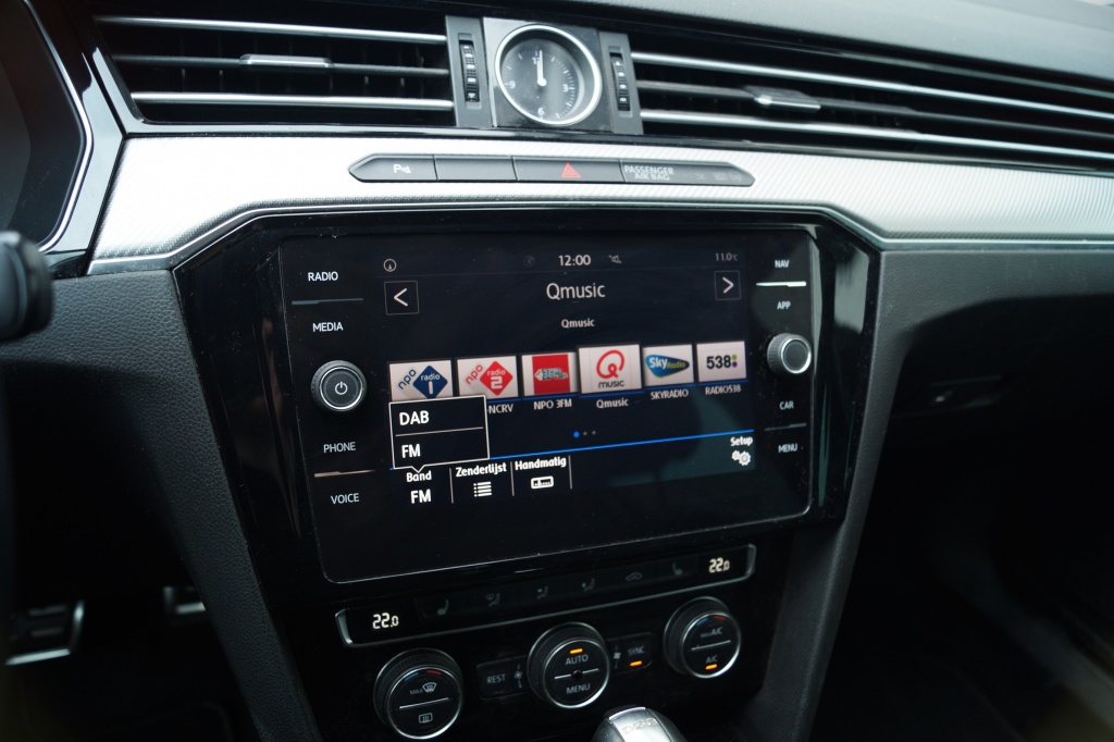 Volkswagen Passat Volkswagen Passat Variant 1.4 TSI DSG R-line Highline Business -NAVI-DIGI-XENON-