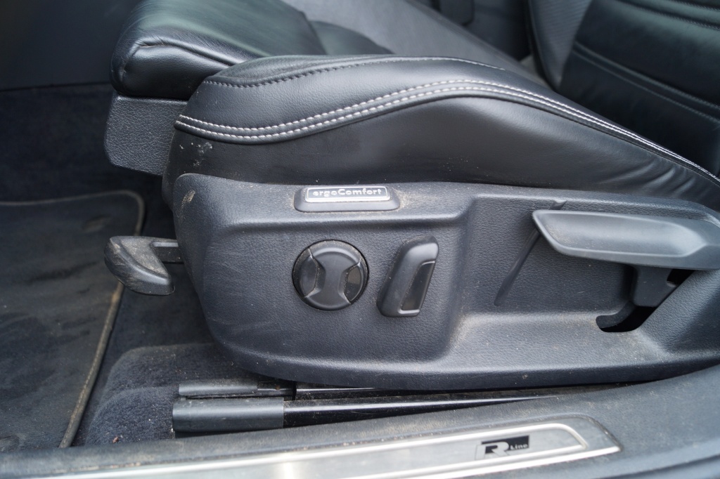 Volkswagen Passat Volkswagen Passat Variant 1.4 TSI DSG R-line Highline Business -NAVI-DIGI-XENON-