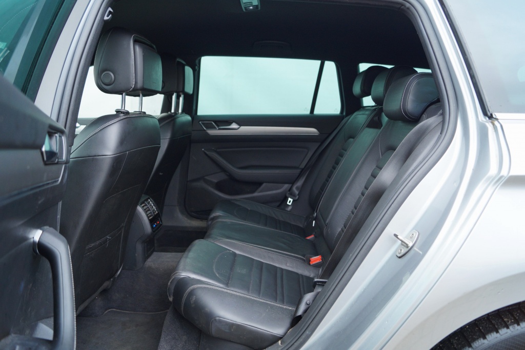 Volkswagen Passat Volkswagen Passat Variant 1.4 TSI DSG R-line Highline Business -NAVI-DIGI-XENON-
