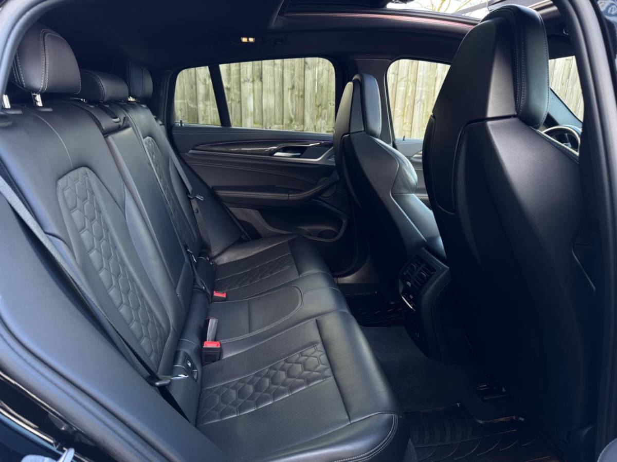 BMW X4 BMW X4 M 480pk / Carbon / Pano / CarPlay