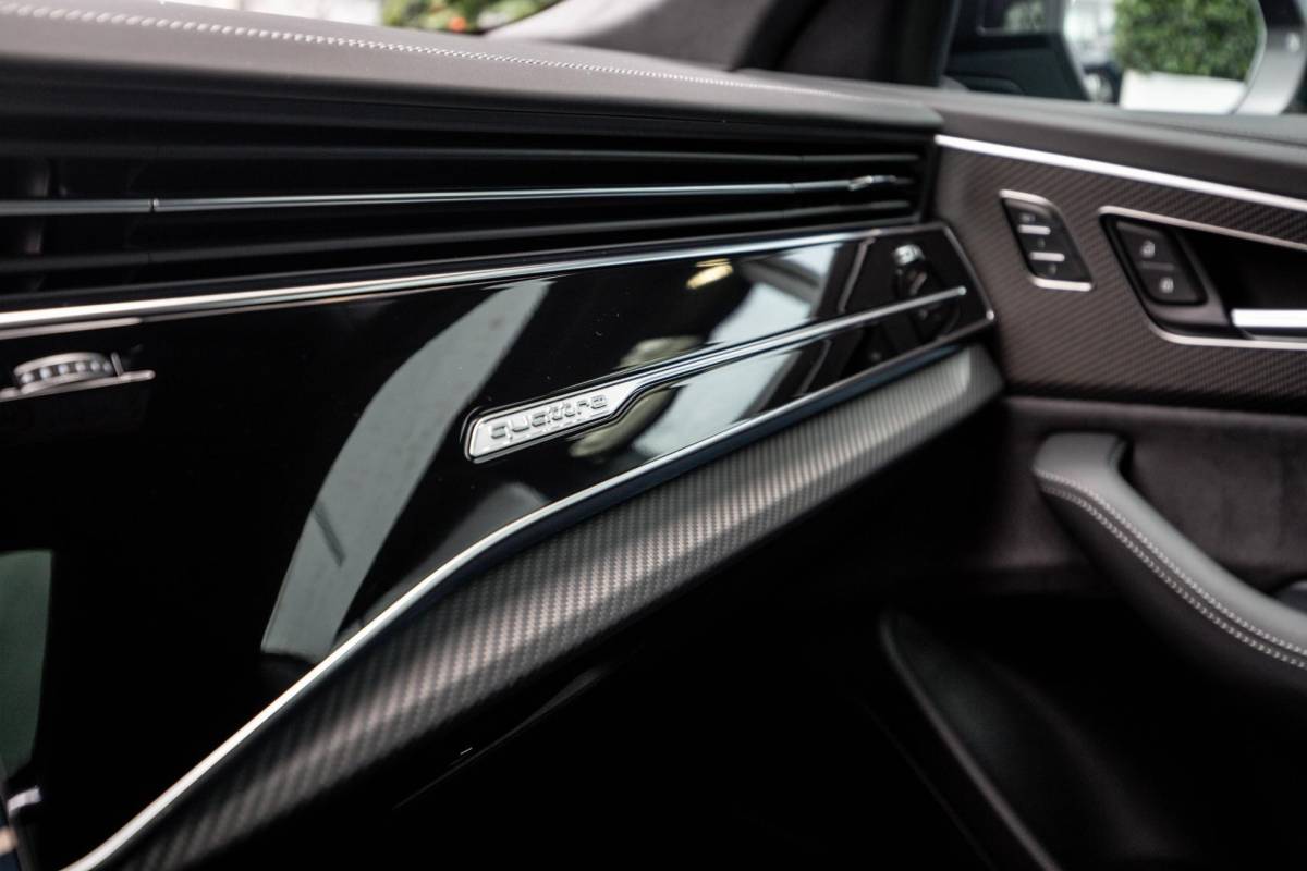 Audi Q8 Audi Q8 60 TFSI e Competition 490pk, Carbon, Full-options 2025