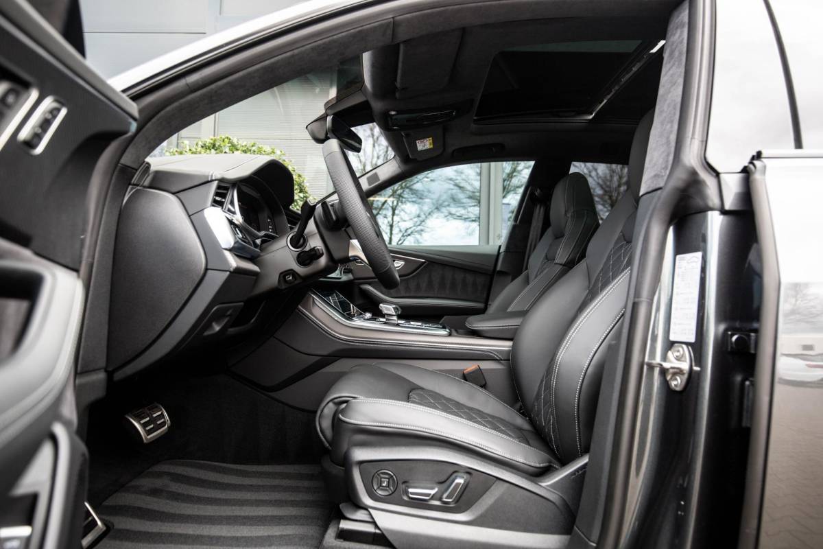 Audi Q8 Audi Q8 60 TFSI e Competition 490pk, Carbon, Full-options 2025