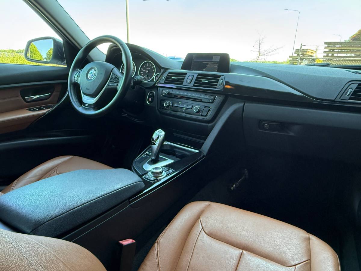 BMW 3 Serie BMW 320i Sedan 184PK AUT M Sport NAP Xenon Leder Navi Cruise