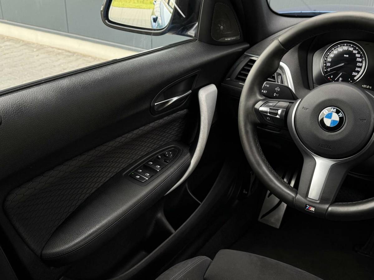 BMW 1 Serie BMW 1-serie 118I M Sport Shadow Executive Harman/Kardon – Alcantara – LED
