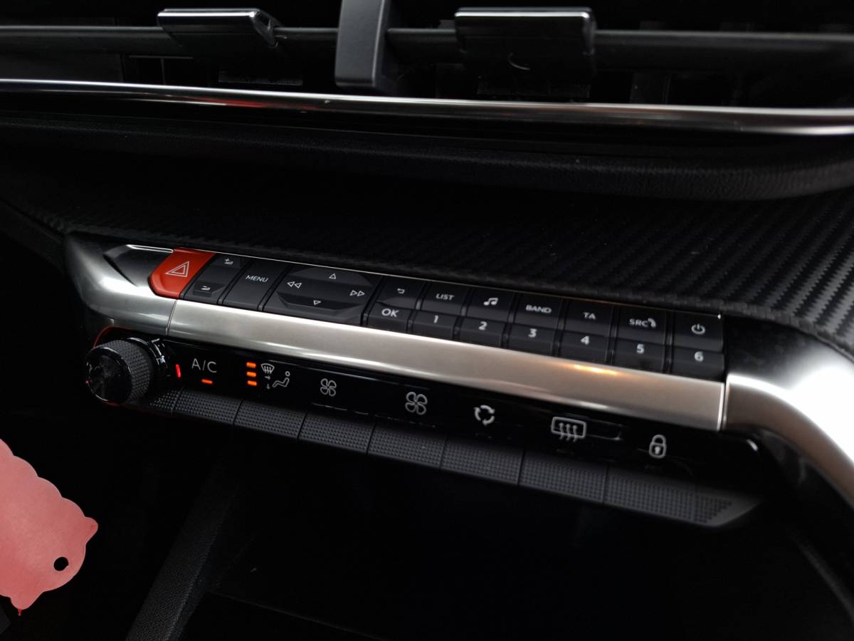 Peugeot 3008 Peugeot 3008 1.2 PureTech Access VIRTUAL COCKPIT LED CRUISE AIRCO TREKHAAK