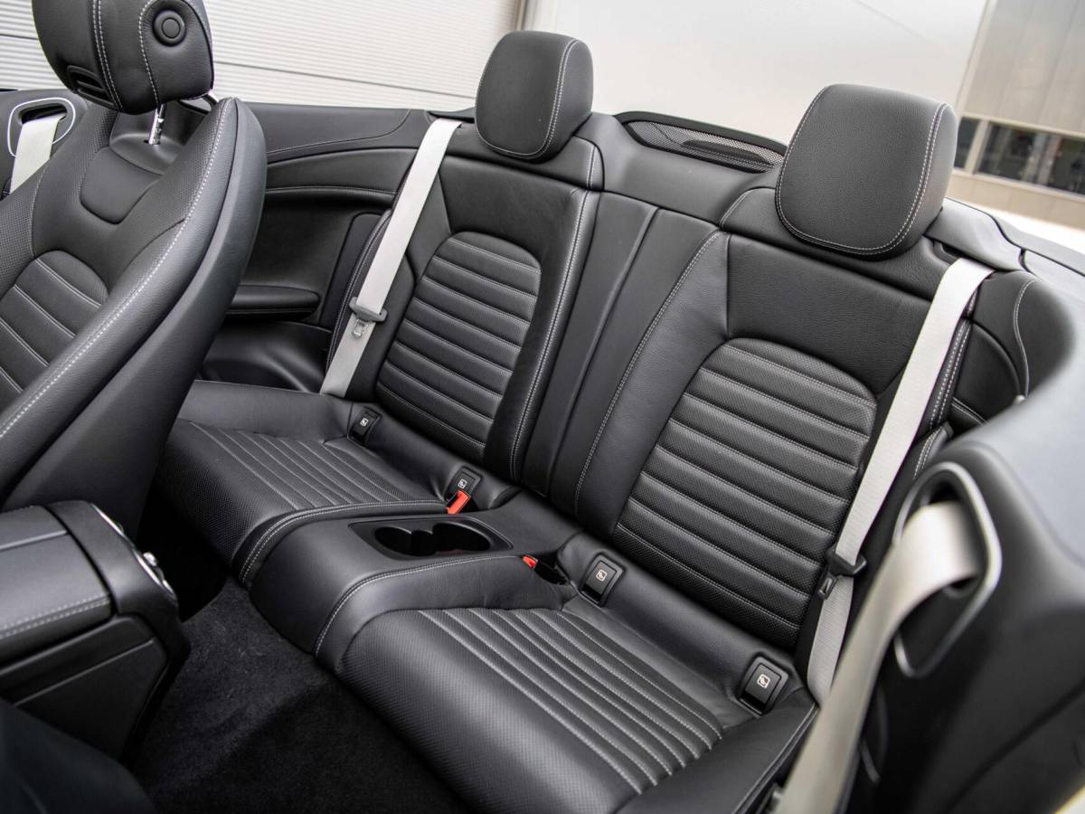 Mercedes-Benz C-Klasse Mercedes C-klasse Cabrio C43 AMG 367PK Speedshift 4MATIC Burmester Stoelkoeling Airscarf Sportuitlaat Memory