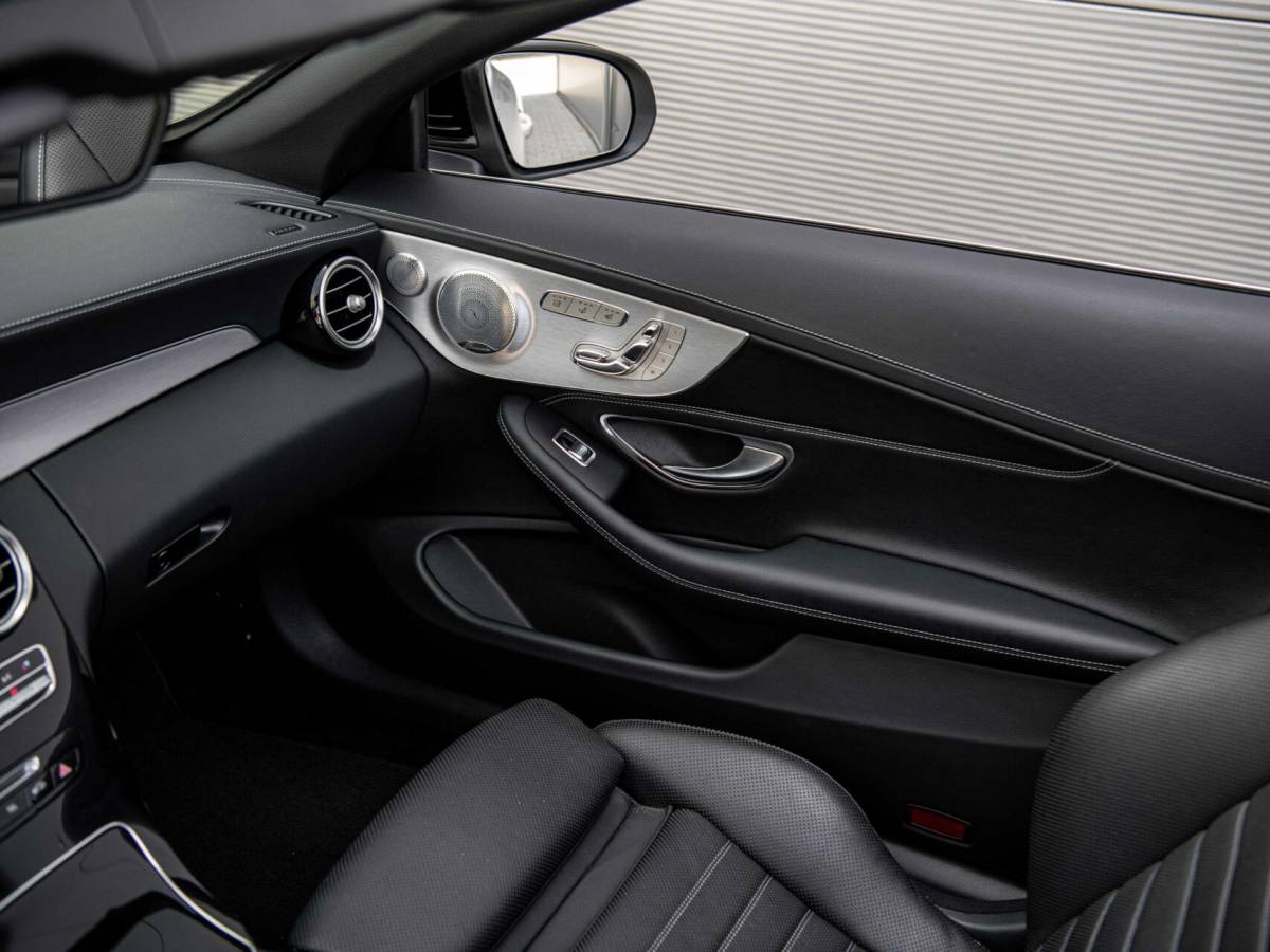 Mercedes-Benz C-Klasse Mercedes C-klasse Cabrio C43 AMG 367PK Speedshift 4MATIC Burmester Stoelkoeling Airscarf Sportuitlaat Memory