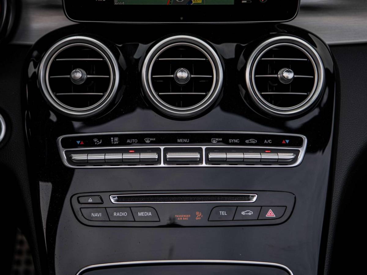 Mercedes-Benz C-Klasse Mercedes C-klasse Cabrio C43 AMG 367PK Speedshift 4MATIC Burmester Stoelkoeling Airscarf Sportuitlaat Memory
