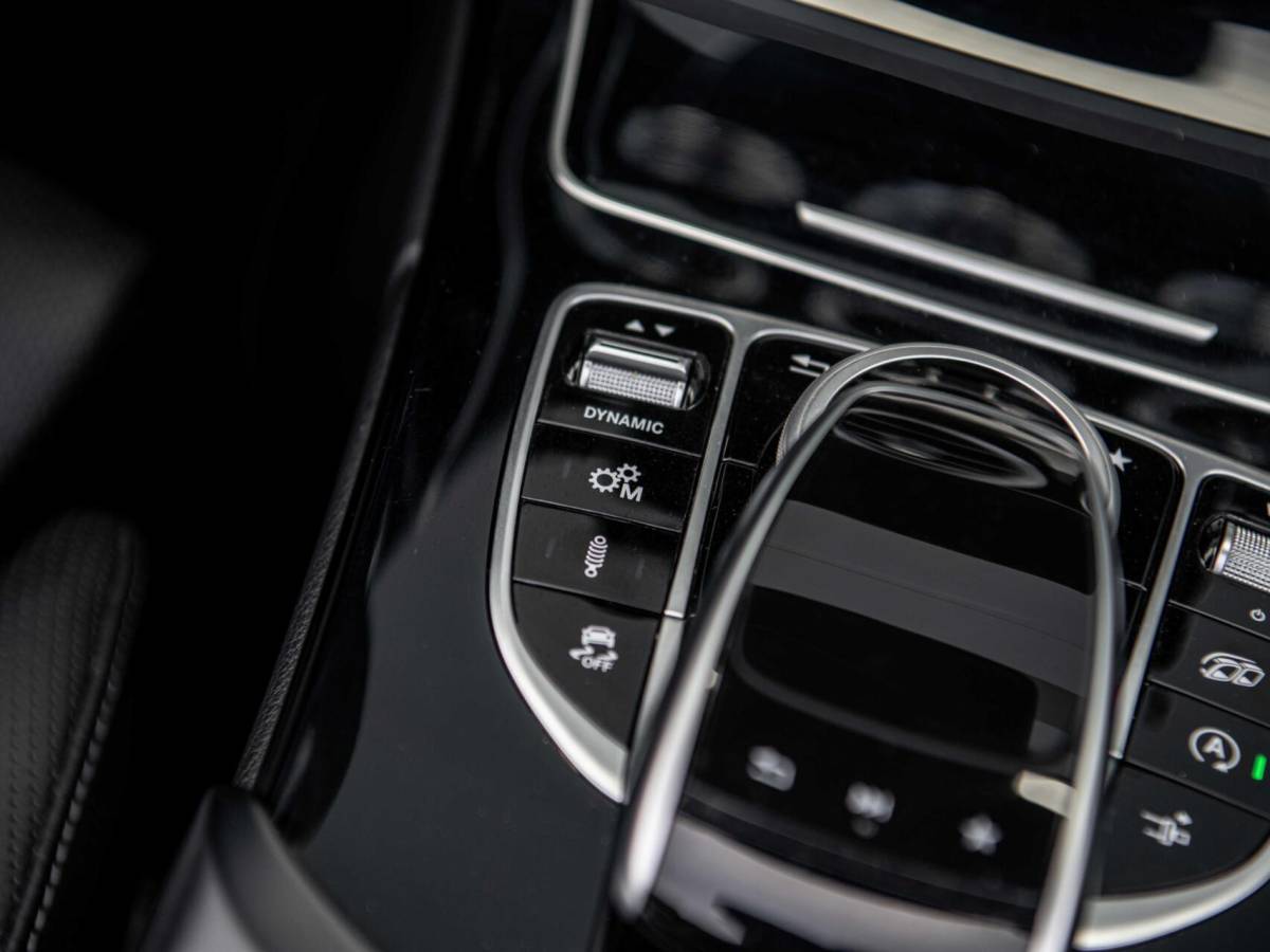 Mercedes-Benz C-Klasse Mercedes C-klasse Cabrio C43 AMG 367PK Speedshift 4MATIC Burmester Stoelkoeling Airscarf Sportuitlaat Memory