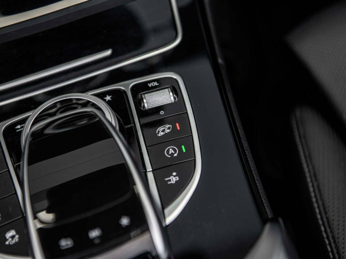 Mercedes-Benz C-Klasse Mercedes C-klasse Cabrio C43 AMG 367PK Speedshift 4MATIC Burmester Stoelkoeling Airscarf Sportuitlaat Memory