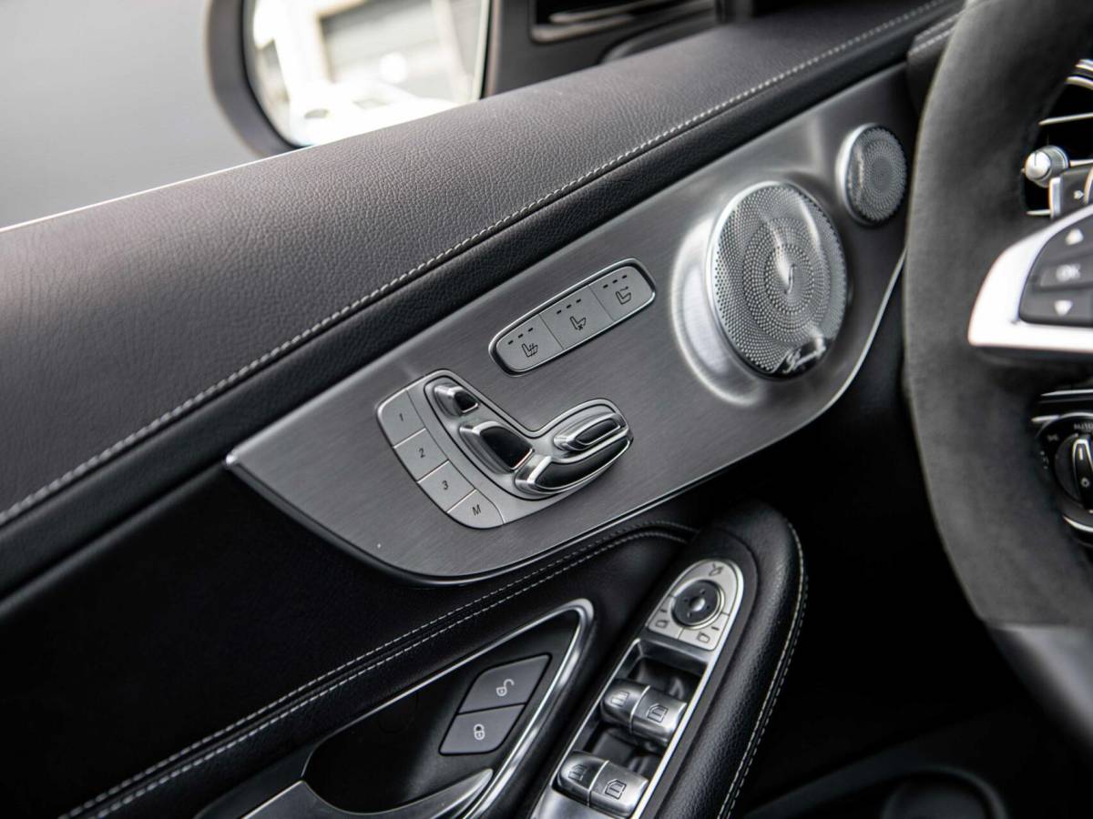 Mercedes-Benz C-Klasse Mercedes C-klasse Cabrio C43 AMG 367PK Speedshift 4MATIC Burmester Stoelkoeling Airscarf Sportuitlaat Memory