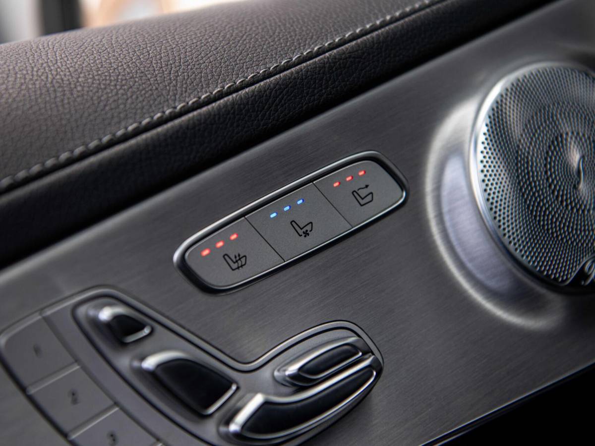 Mercedes-Benz C-Klasse Mercedes C-klasse Cabrio C43 AMG 367PK Speedshift 4MATIC Burmester Stoelkoeling Airscarf Sportuitlaat Memory
