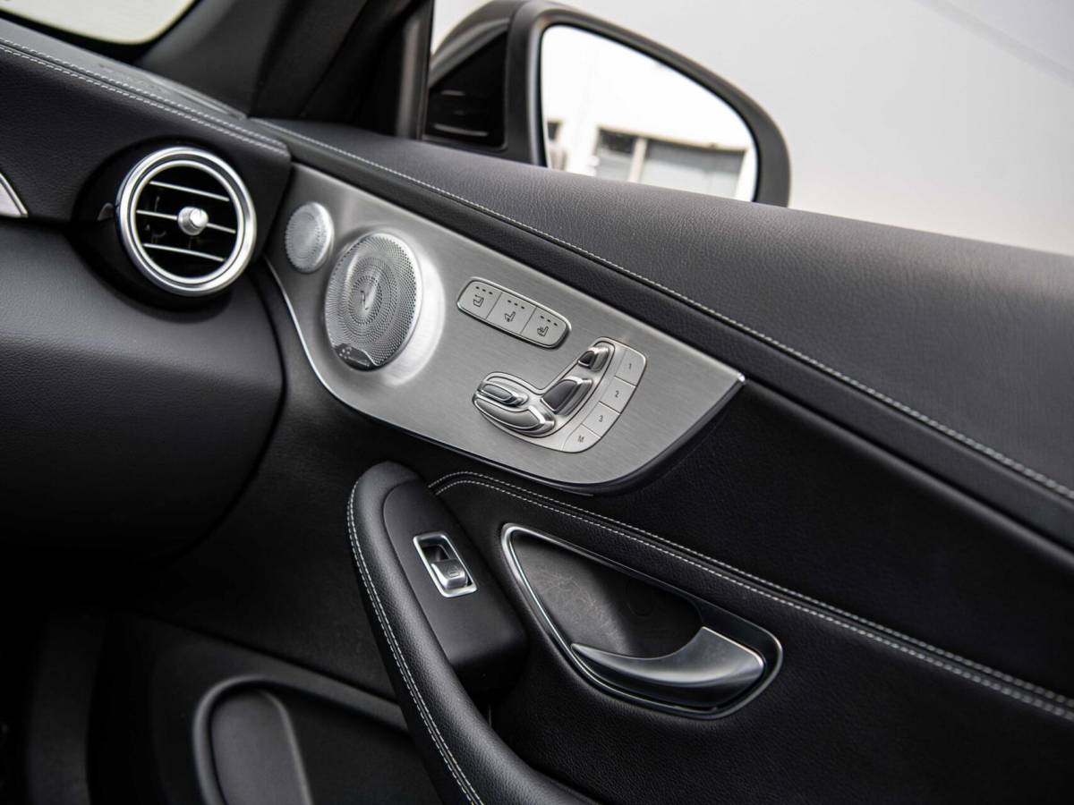 Mercedes-Benz C-Klasse Mercedes C-klasse Cabrio C43 AMG 367PK Speedshift 4MATIC Burmester Stoelkoeling Airscarf Sportuitlaat Memory