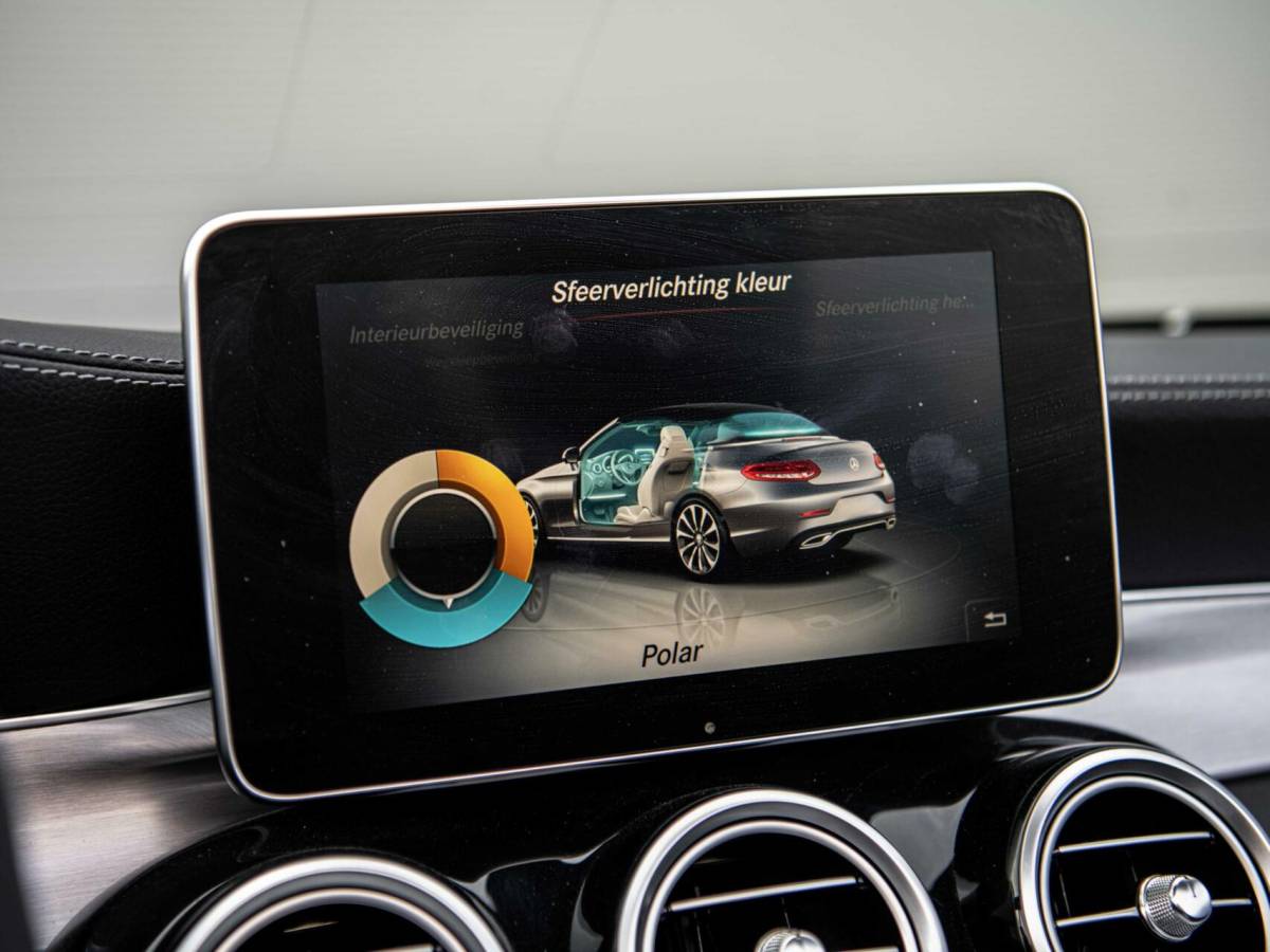 Mercedes-Benz C-Klasse Mercedes C-klasse Cabrio C43 AMG 367PK Speedshift 4MATIC Burmester Stoelkoeling Airscarf Sportuitlaat Memory