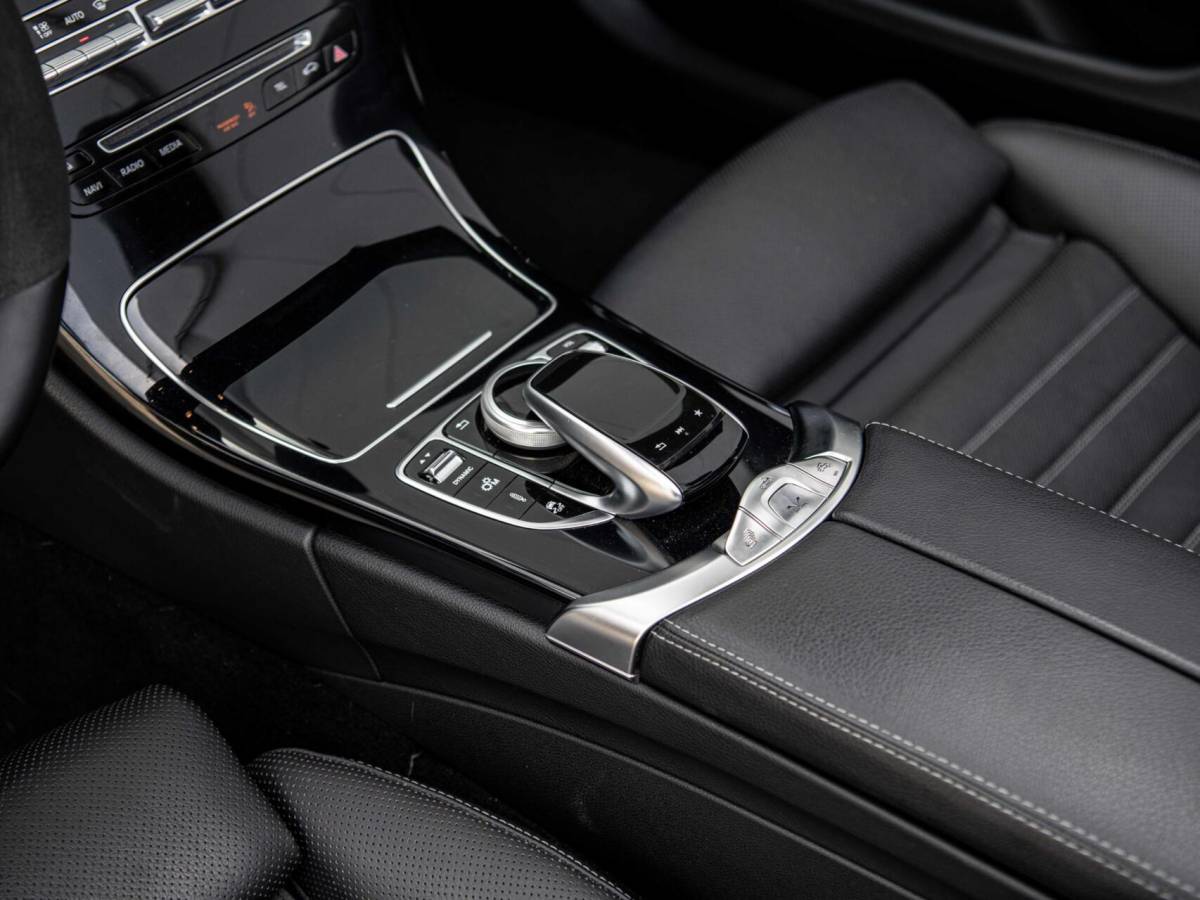 Mercedes-Benz C-Klasse Mercedes C-klasse Cabrio C43 AMG 367PK Speedshift 4MATIC Burmester Stoelkoeling Airscarf Sportuitlaat Memory