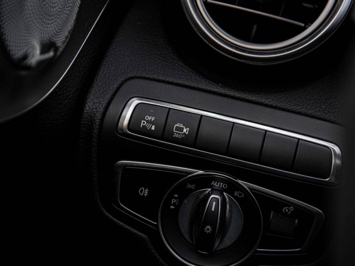 Mercedes-Benz C-Klasse Mercedes C-klasse Cabrio C43 AMG 367PK Speedshift 4MATIC Burmester Stoelkoeling Airscarf Sportuitlaat Memory