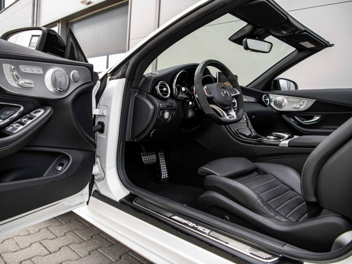 Mercedes-Benz C-Klasse Mercedes C-klasse Cabrio C43 AMG 367PK Speedshift 4MATIC Burmester Stoelkoeling Airscarf Sportuitlaat Memory