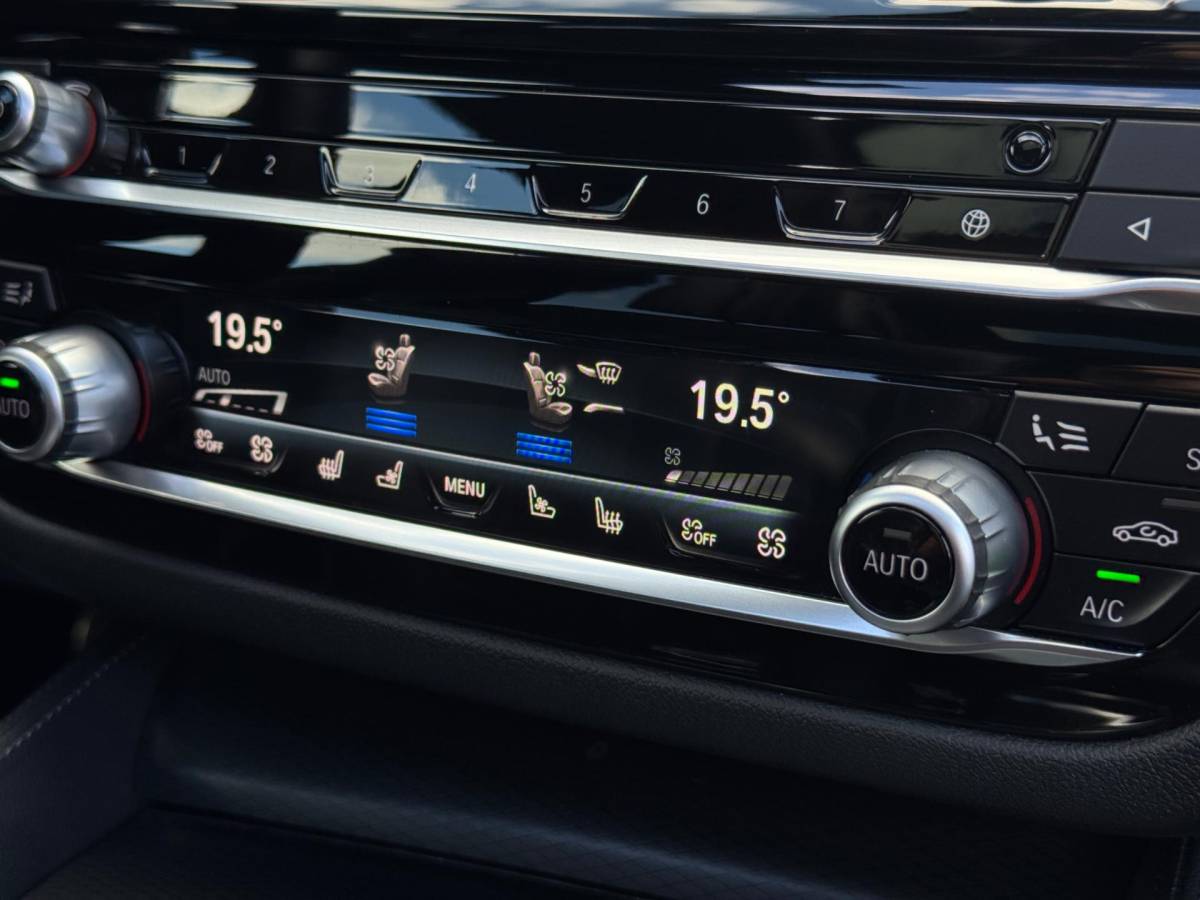 BMW 5 Serie BMW 5-serie Touring 530i M-Sport / Pano / ACC