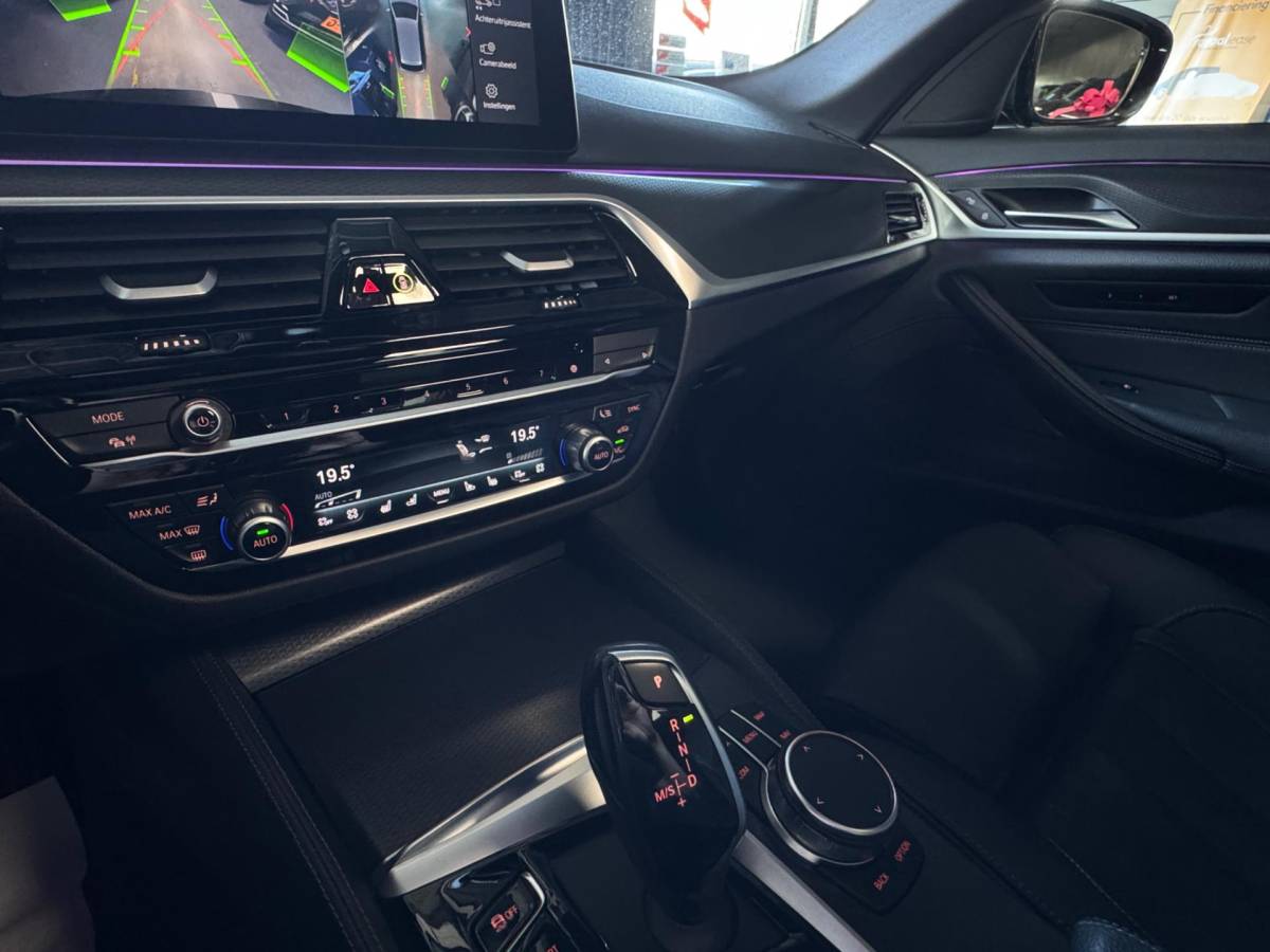 BMW 5 Serie BMW 5-serie Touring 530i M-Sport / Pano / ACC