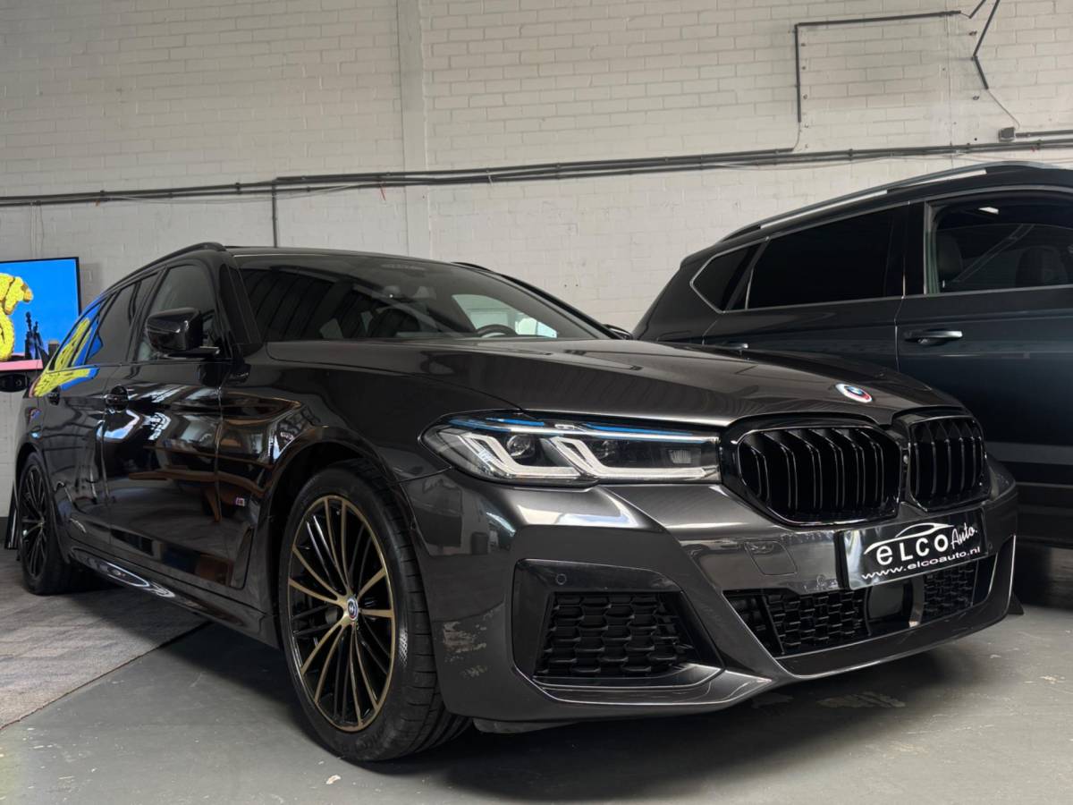 BMW 5 Serie BMW 5-serie Touring 530i M-Sport / Pano / ACC