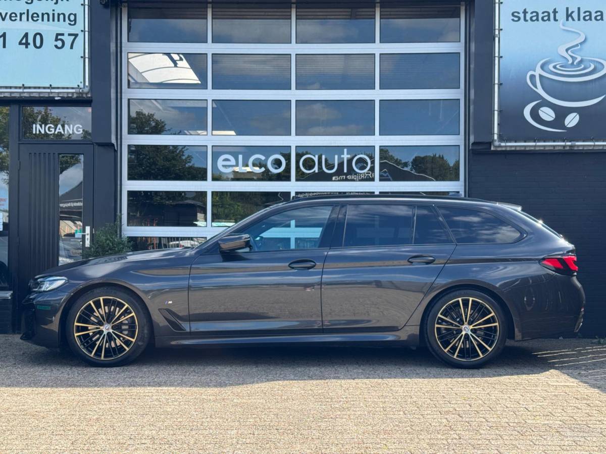 BMW 5 Serie BMW 5-serie Touring 530i M-Sport / Pano / ACC