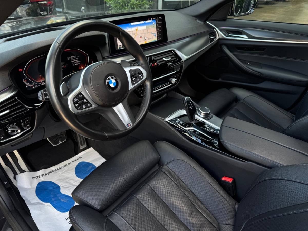 BMW 5 Serie BMW 5-serie Touring 530i M-Sport / Pano / ACC