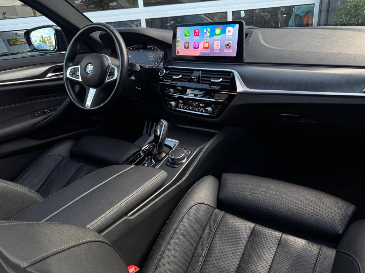 BMW 5 Serie BMW 5-serie Touring 530i M-Sport / Pano / ACC