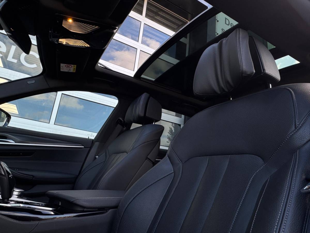 BMW 5 Serie BMW 5-serie Touring 530i M-Sport / Pano / ACC