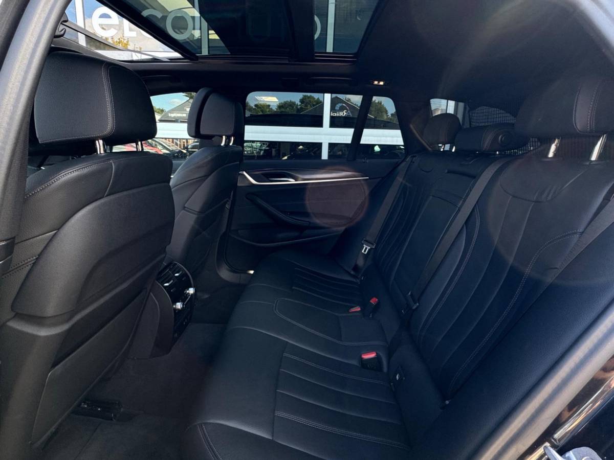 BMW 5 Serie BMW 5-serie Touring 530i M-Sport / Pano / ACC
