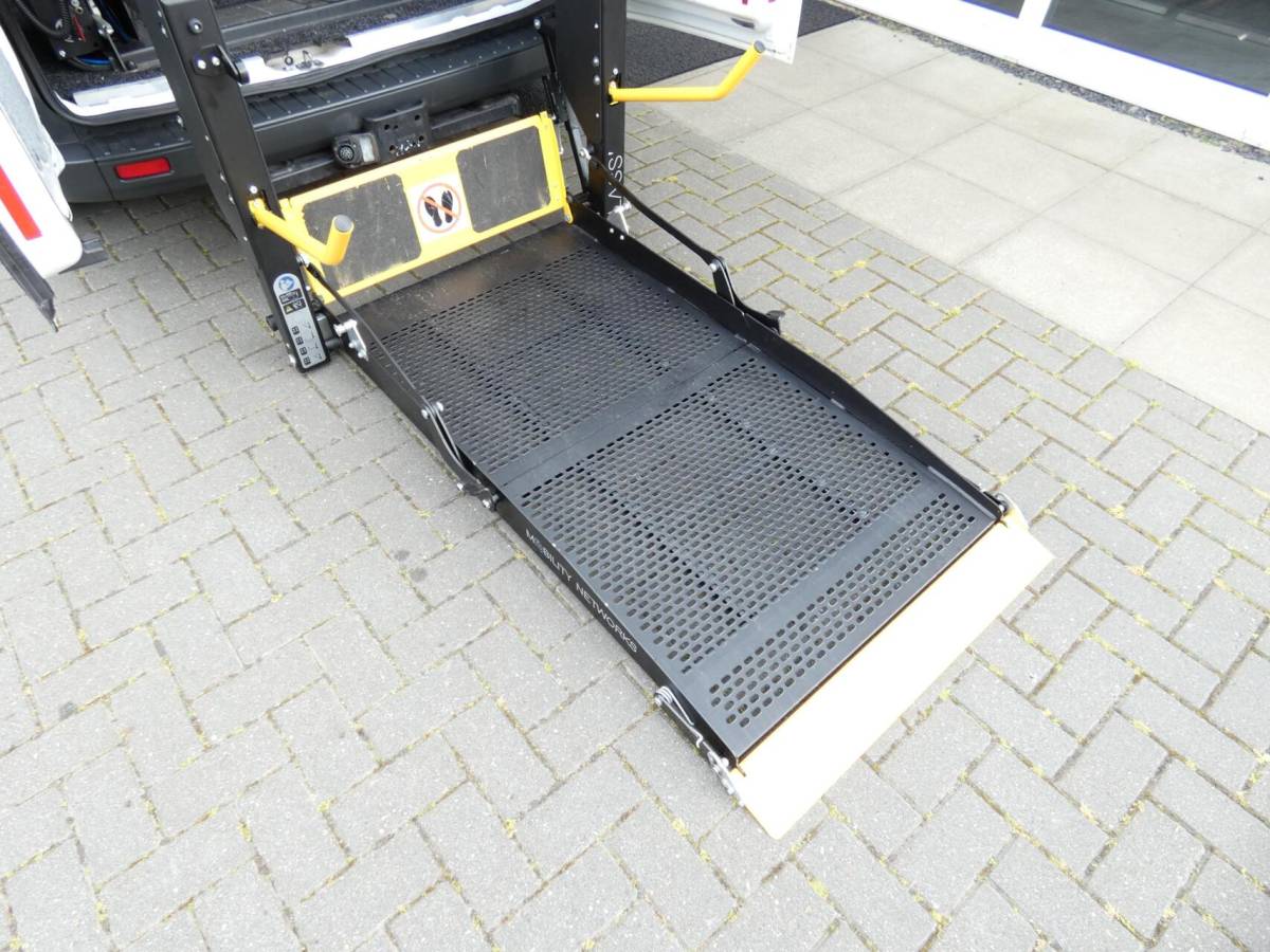 Ford Transit Custom Ford Transit Custom 270 2.2 TDCI L1H1 Rolstoelbus | 4-PERSOONS | AIRCO!!!