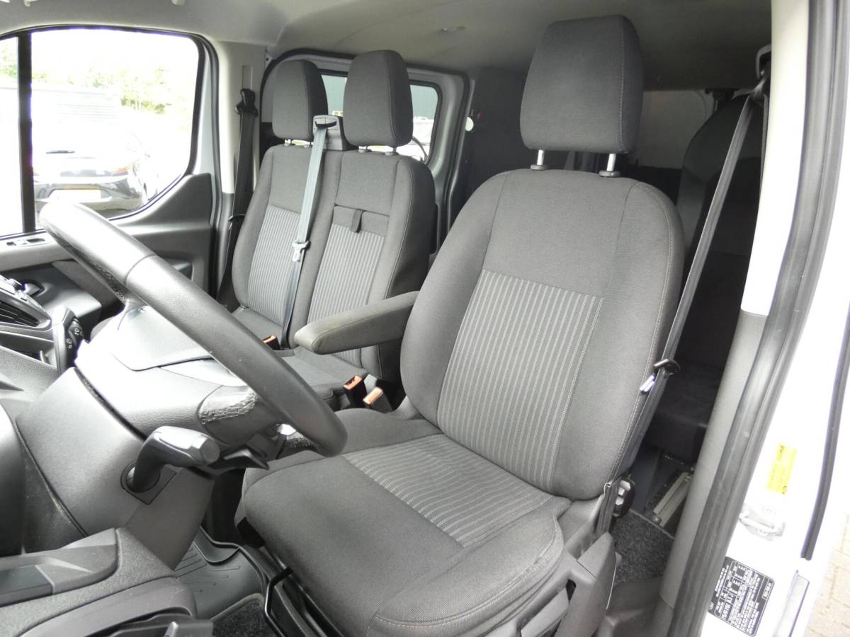 Ford Transit Custom Ford Transit Custom 270 2.2 TDCI L1H1 Rolstoelbus | 4-PERSOONS | AIRCO!!!