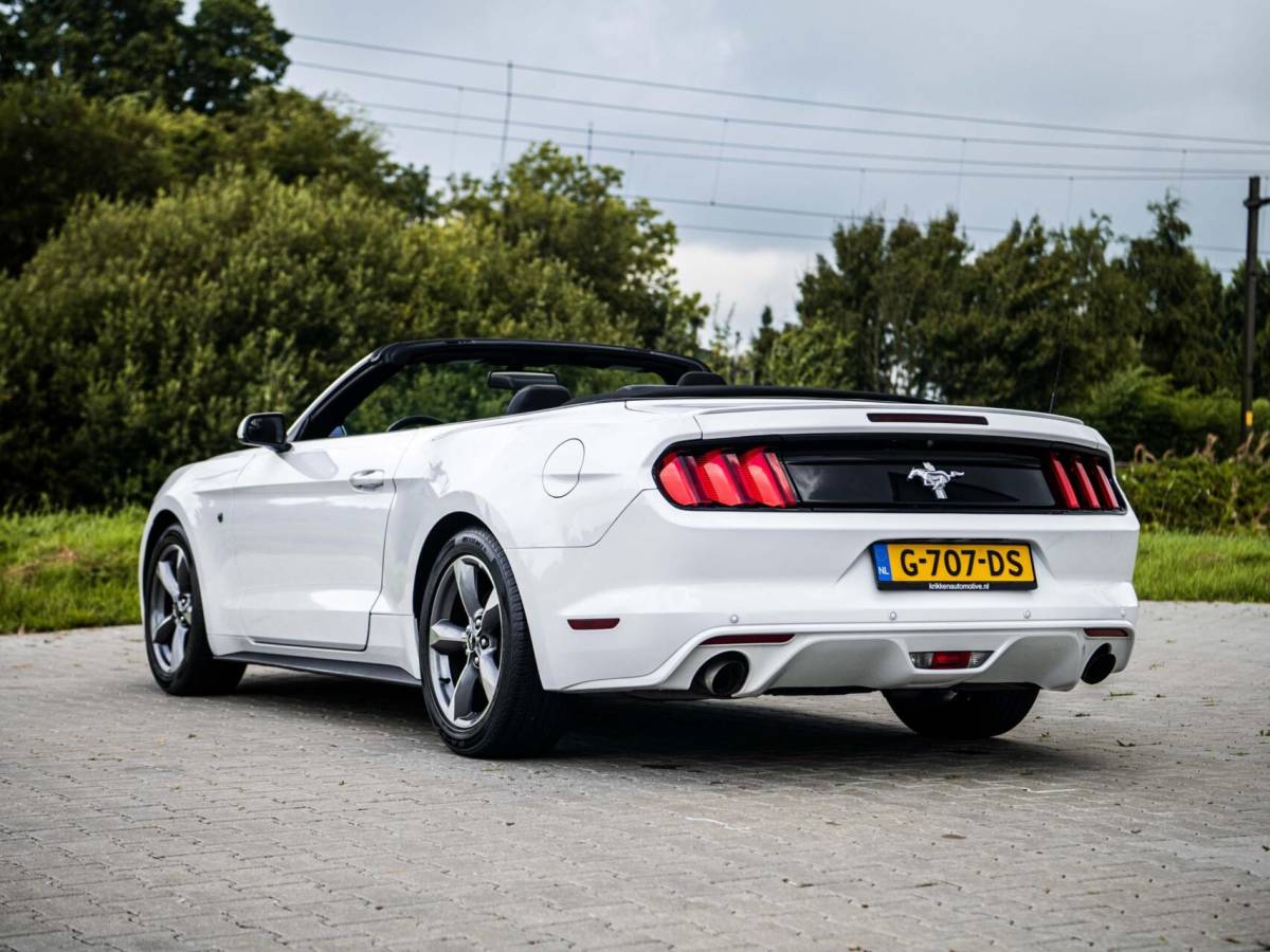 Ford Mustang Ford Mustang Convertible 3.7 V6 305PK Automaat Camera Airco Cruise Keyless PDC