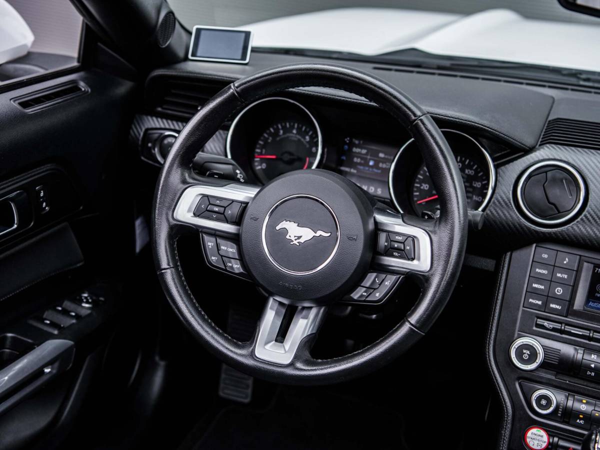 Ford Mustang Ford Mustang Convertible 3.7 V6 305PK Automaat Camera Airco Cruise Keyless PDC