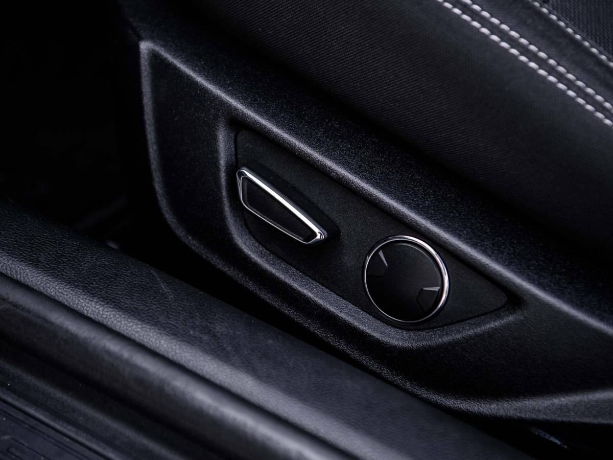 Ford Mustang Ford Mustang Convertible 3.7 V6 305PK Automaat Camera Airco Cruise Keyless PDC
