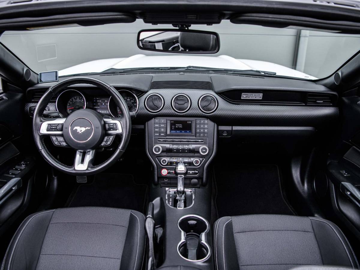 Ford Mustang Ford Mustang Convertible 3.7 V6 305PK Automaat Camera Airco Cruise Keyless PDC