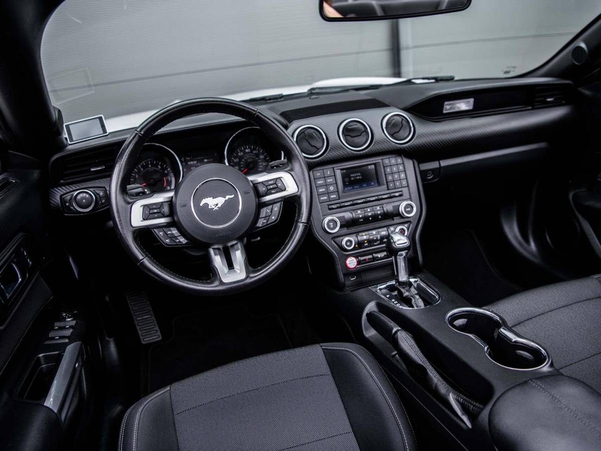 Ford Mustang Ford Mustang Convertible 3.7 V6 305PK Automaat Camera Airco Cruise Keyless PDC