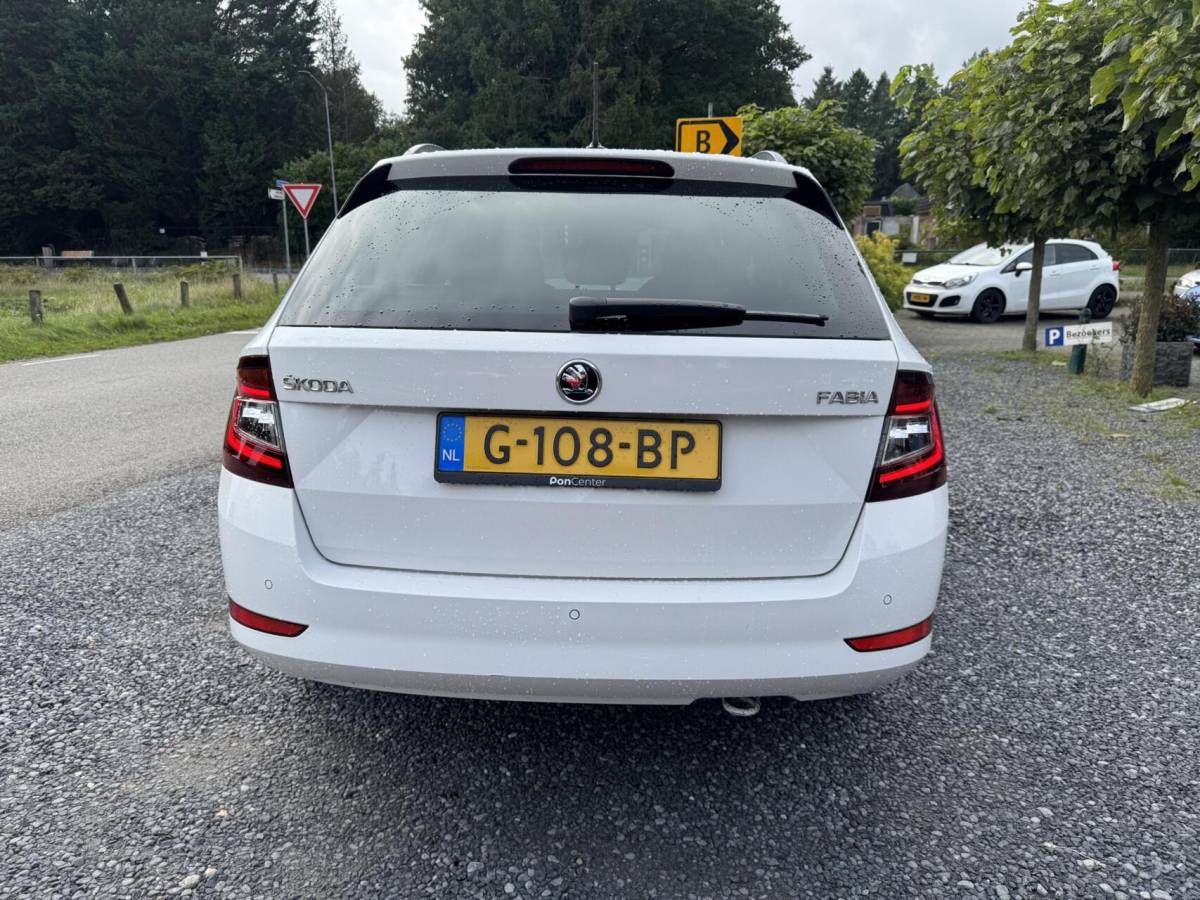 Škoda Fabia Skoda Fabia Combi monte carlo Style kuipstoelen gecoat glas