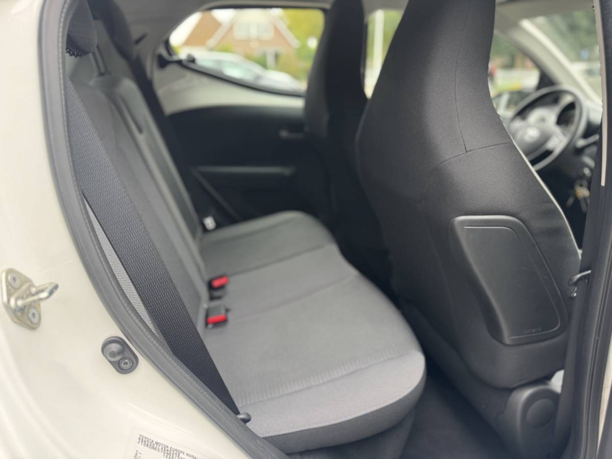 Toyota Aygo Toyota Aygo 1.0 VVT-i x-play Automaat | GEEN AFLEVERKOSTEN |  Airco, Apple/Android
