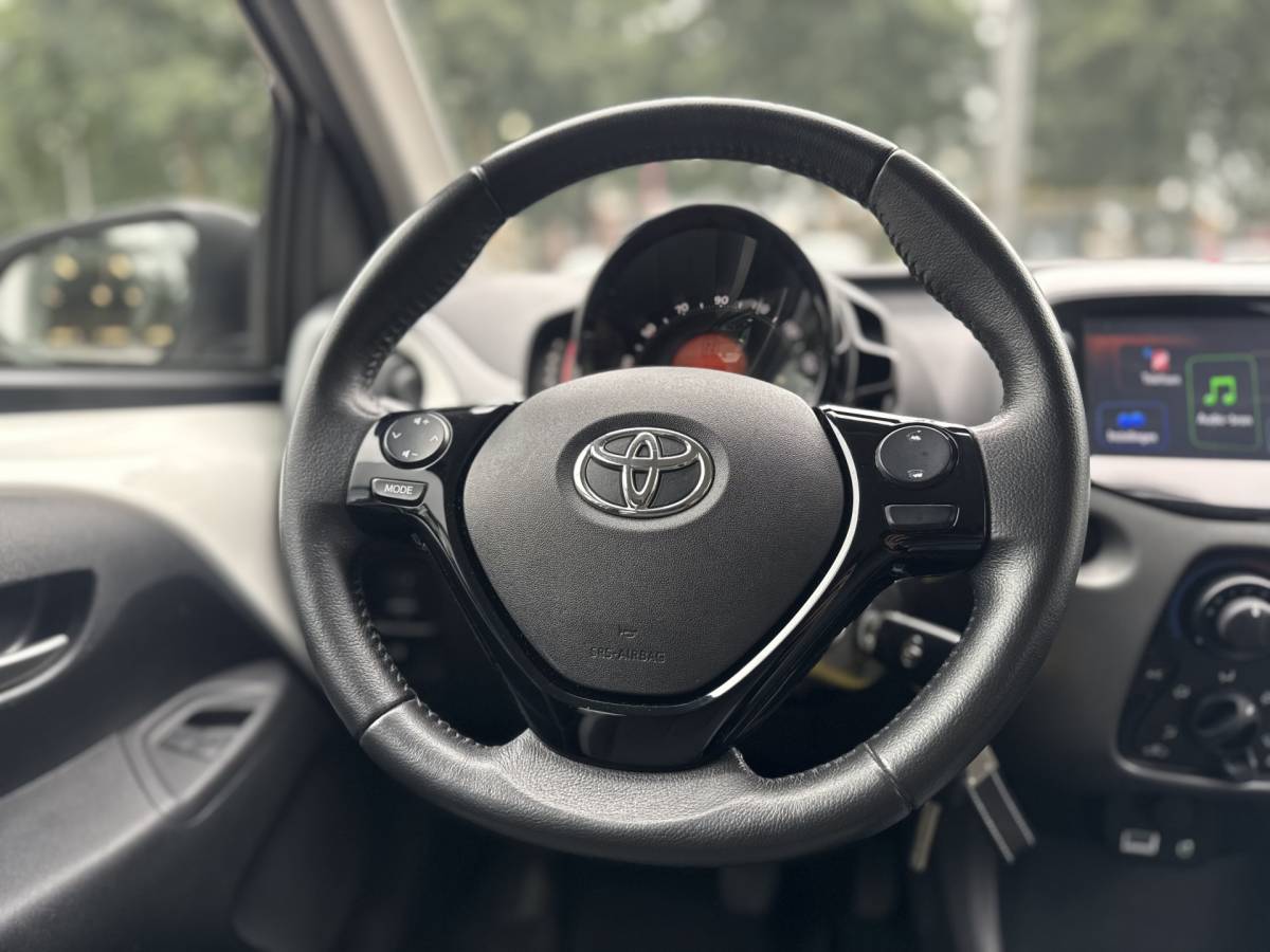 Toyota Aygo Toyota Aygo 1.0 VVT-i x-play Automaat | GEEN AFLEVERKOSTEN |  Airco, Apple/Android